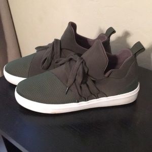 Steve Madden Lancer like new forest green sneakers